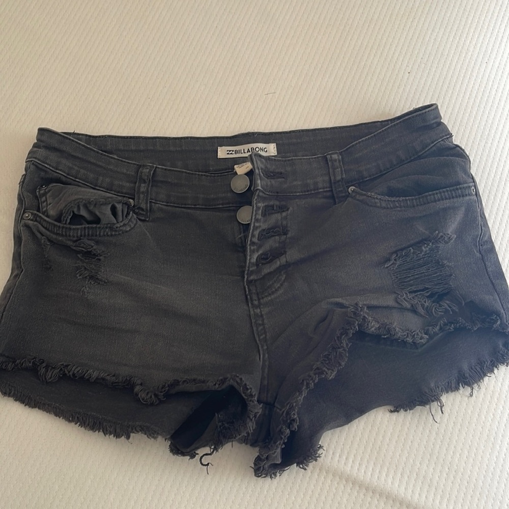 Billabong shorts size 26